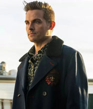 Kevin Zegers Fear The Walking Dead S04 Blue Coat