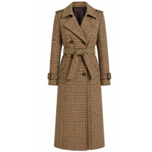 Claire-Forlani-trench