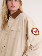 Womens-recreated-barn-jacket-featuring-a-classic-shirt-style-collar