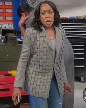 The Neighborhood Season 5 Tichina Arnold Grey Blazer